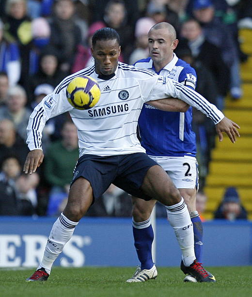 随着全球足 随着全球足